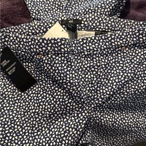 NWT H&M Navy and White Abstract Print Pants. Super stretch size 10. Pull on